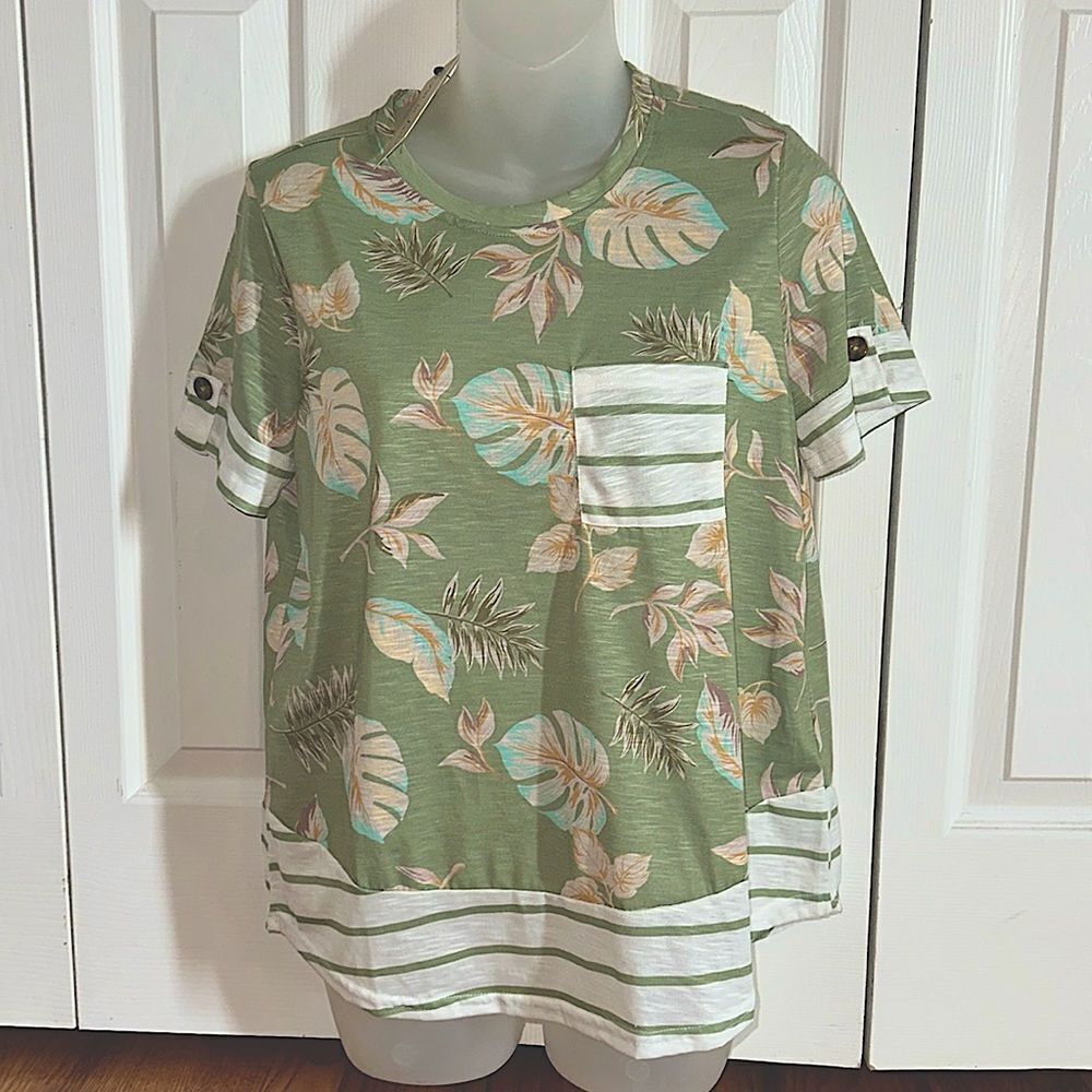 All in Live Floral Hawaiian Striped Green Tee Tshirt Top Blouse Small S NWT